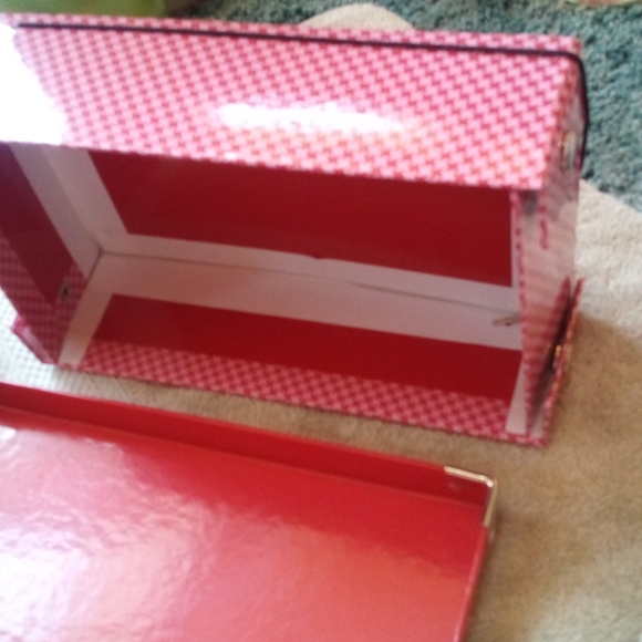 Nifty Red Box - Picture 7 of 7